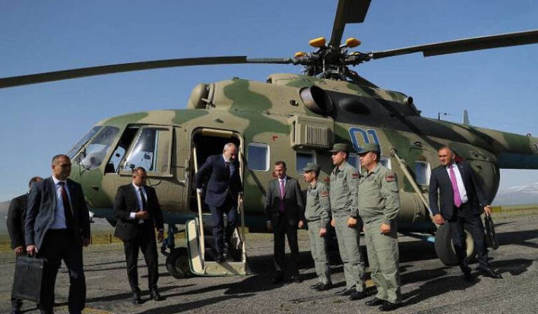 Paşinyan'ın helikopteri 